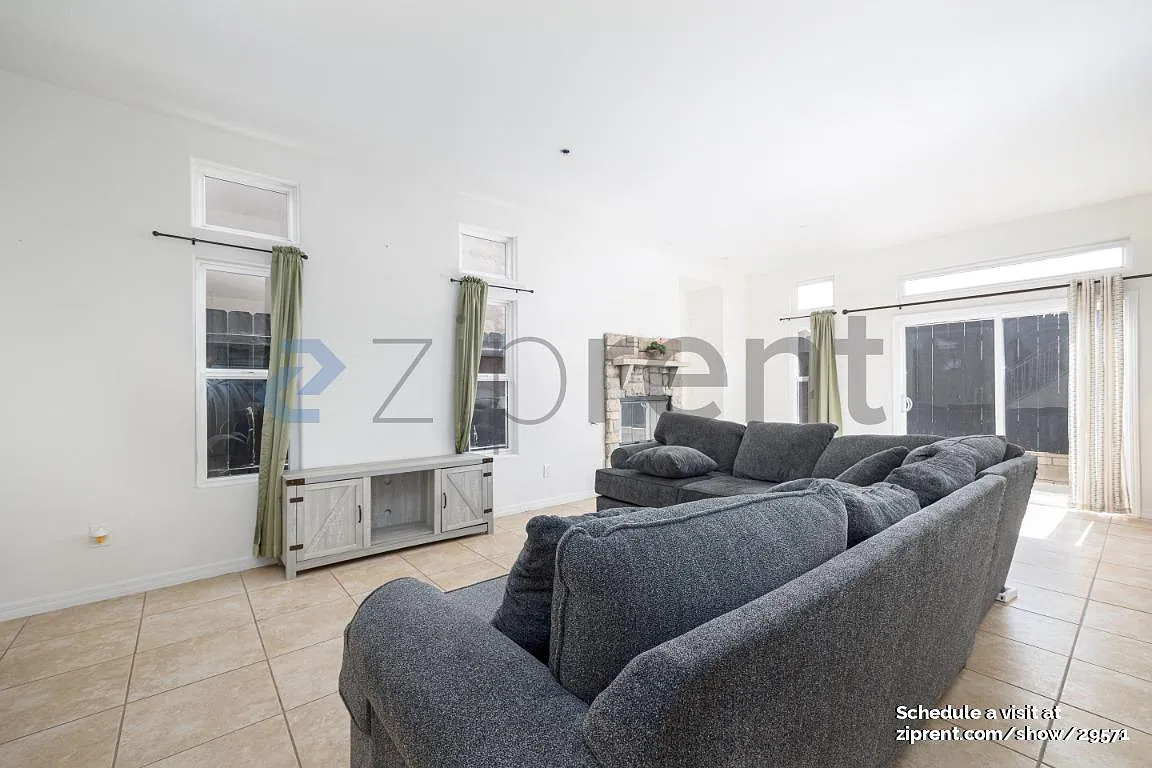4 bed, 2.5 bath, 1881 sqft, $4,400 — Photo 3