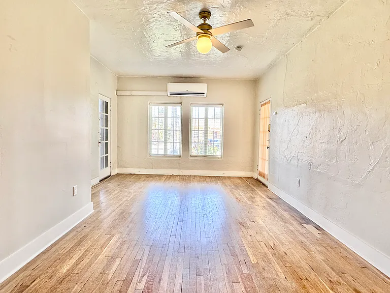342 W Willetta St #1 — Photo 20