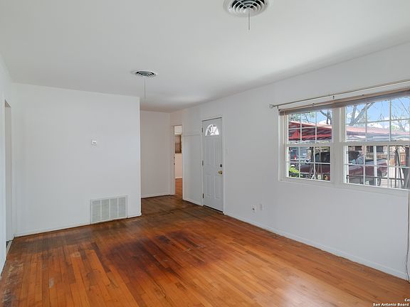 4th image of 1043 Kendalia Avenue