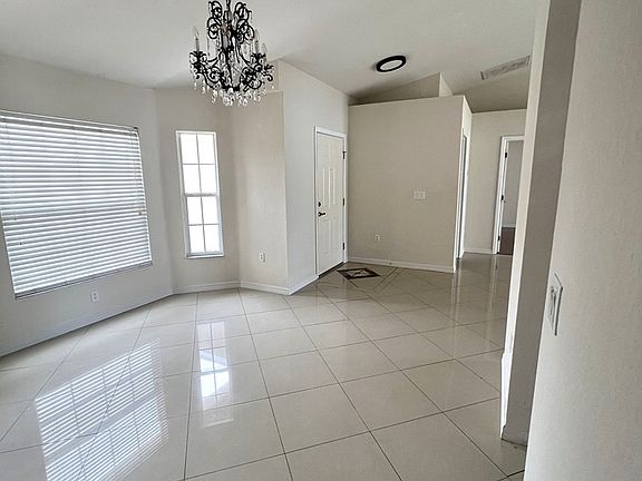 4th image of 153 Rosedale Ave