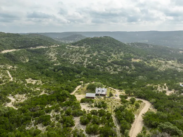 900 Lehmann Dr, Center Point, TX 78010