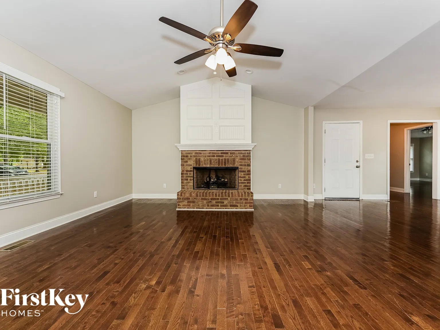 3 bed, 2.0 bath, 2299 sqft, $2,745 — Photo 4