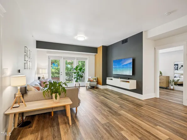 222 Glenwood Ave APT 213, Raleigh, NC 27603