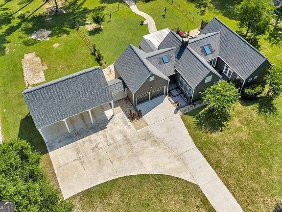 2nd image of 105 N Valhalla Way