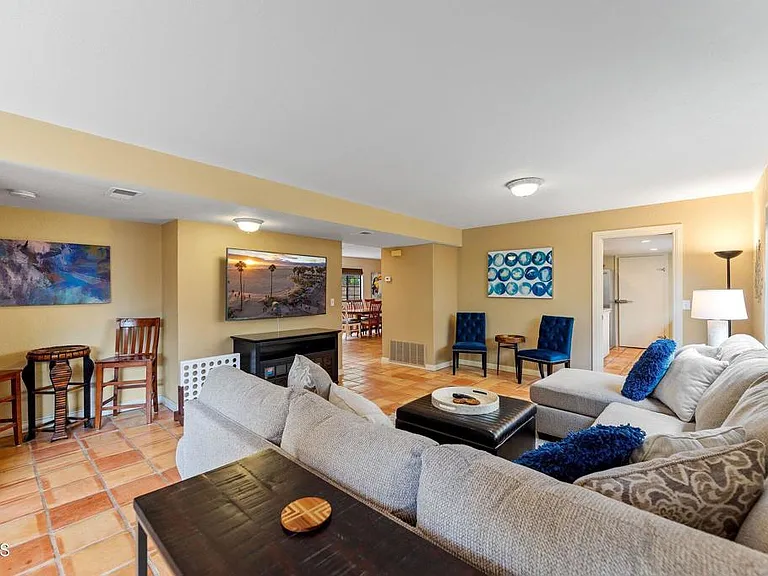 4850 Amalfi Way — Photo 6