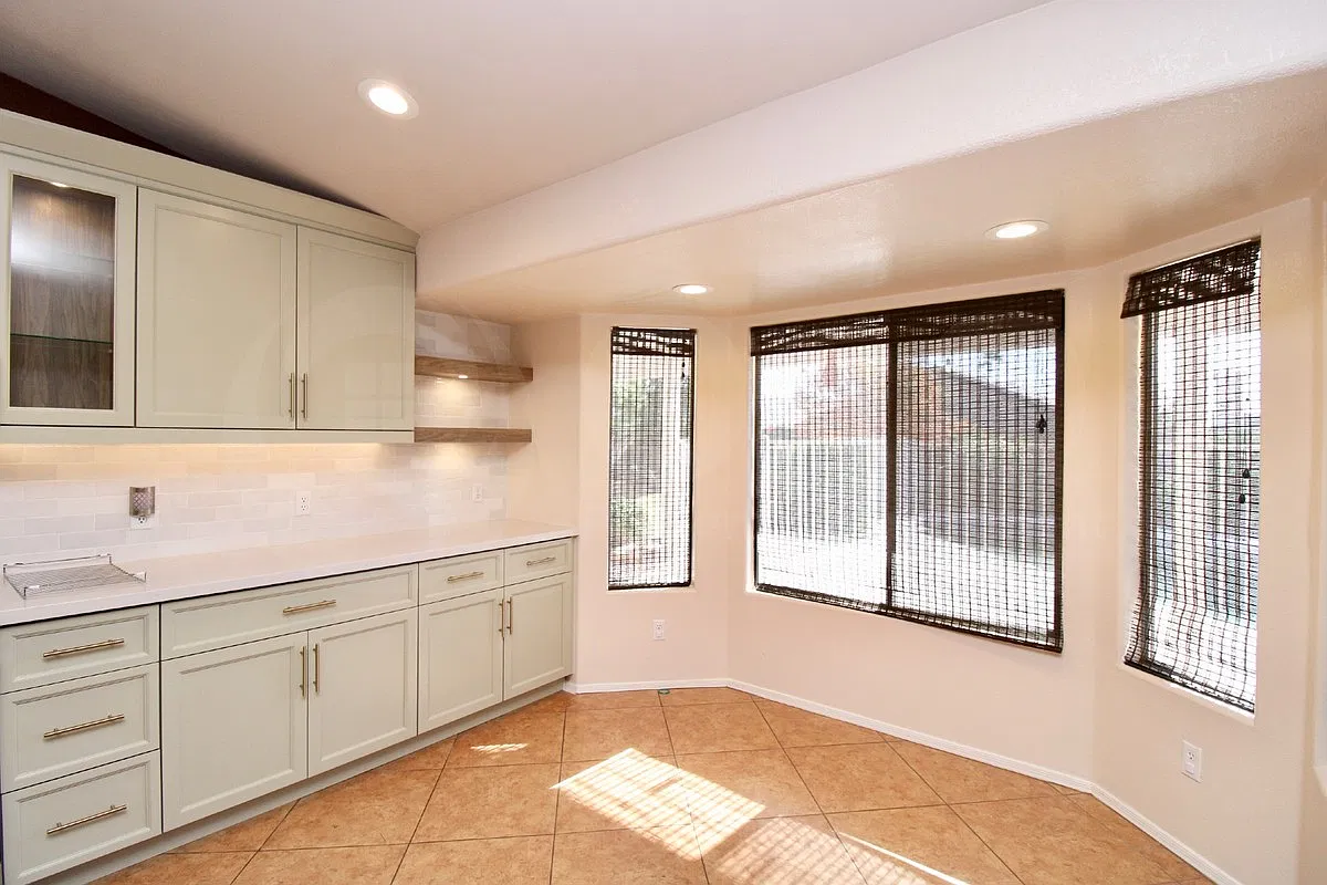 4 bed, 2.0 bath, 1943 sqft, $3,199 — Photo 3