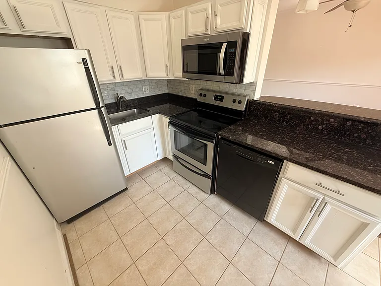 315 Evarts St NE #102 — Photo 10