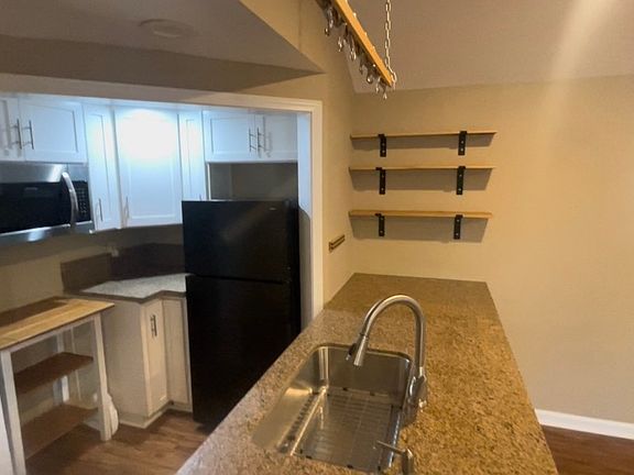3rd image of 910 W Park St APT A