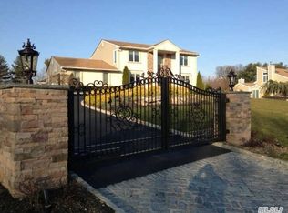 109 Majestic Dr, Dix Hills, NY 11746