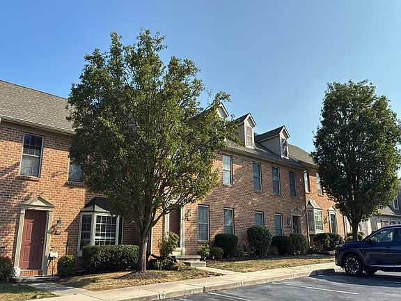 3rd image of 165 Hunters Ridge Dr