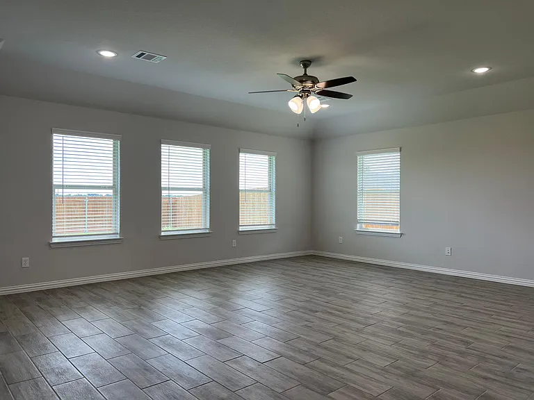 684 Avalon Dr — Photo 9