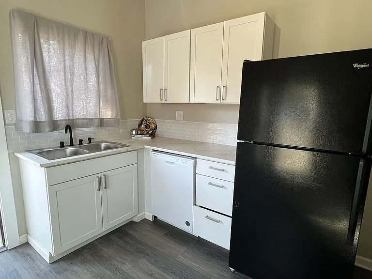 818 Salem St — Photo 13