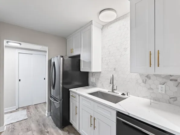 5253 North Lovers Lane ROAD #139, Milwaukee, WI 53225
