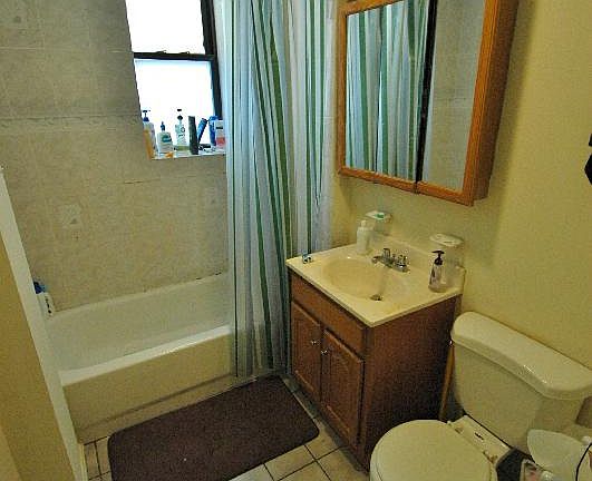 3rd image of 69 Gainsborough St APT 4