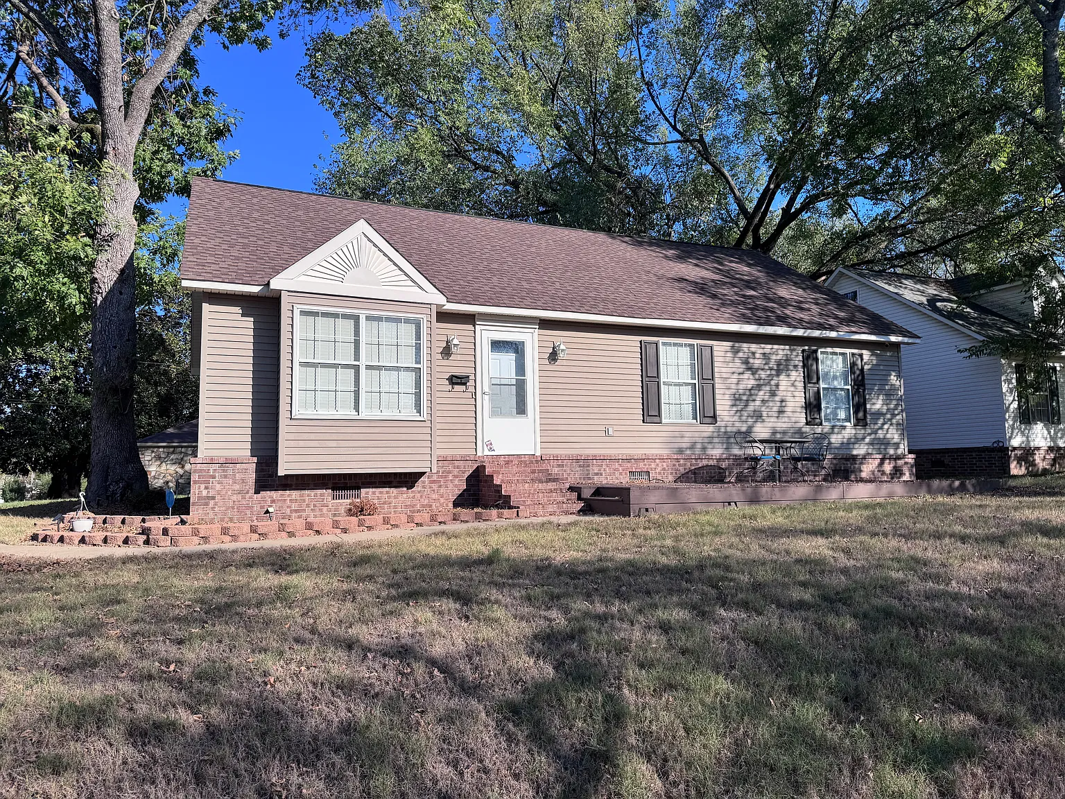 3 bed, 1350 sqft, $1,400 — Photo 1