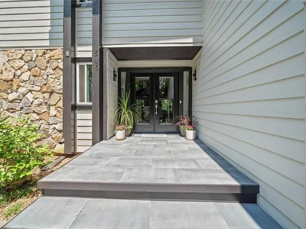545 Matterhorn Way, Johns Creek, GA 30022