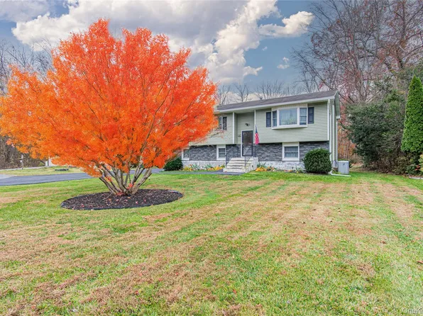 32 Deer Run Road, Poughkeepsie, NY 12603