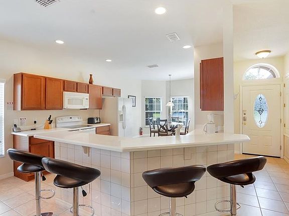 4th image of 170 Essex Pl