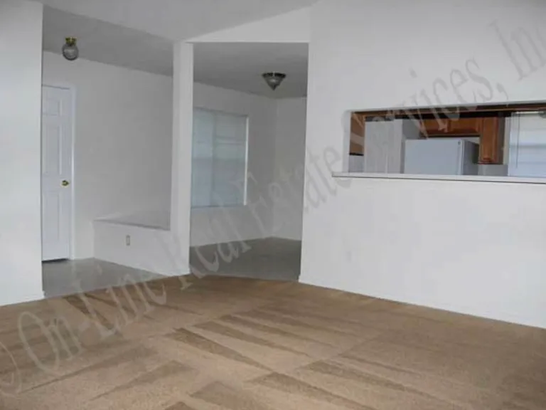 2329 Pronghorn Ln #B — Photo 2