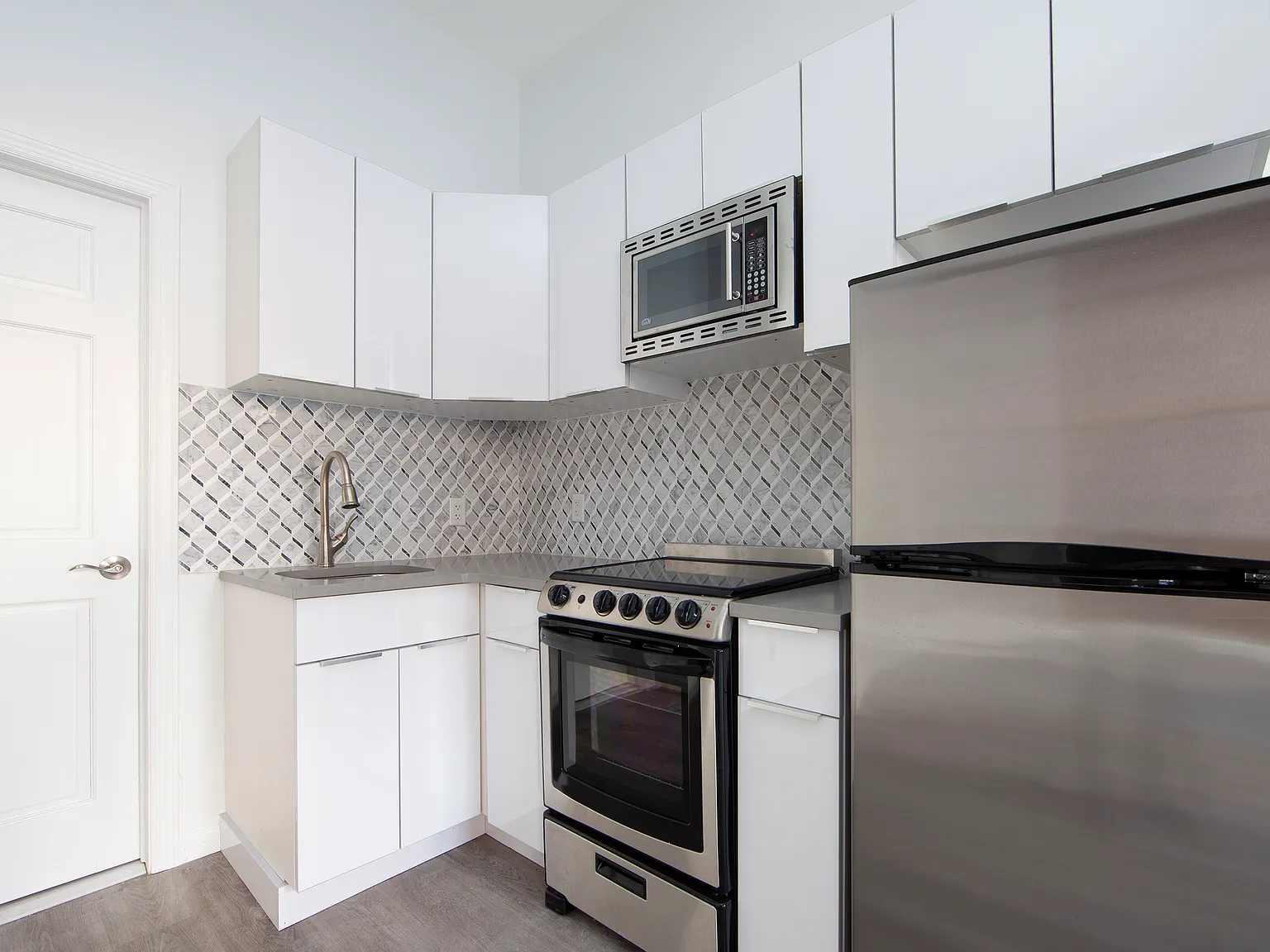 807 Lexington Avenue — Photo 3