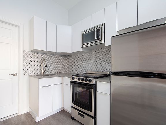 2nd image of 807 Lexington Ave #5R