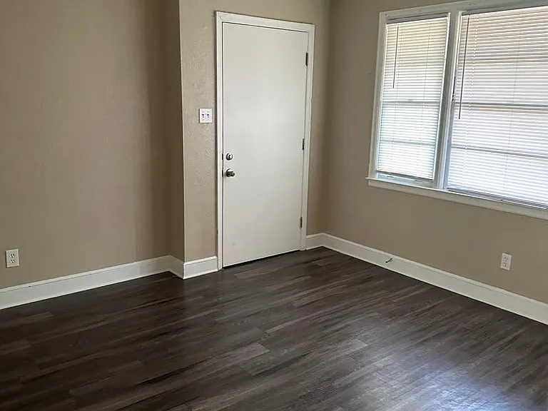 2045 Lamar Ave — Photo 18