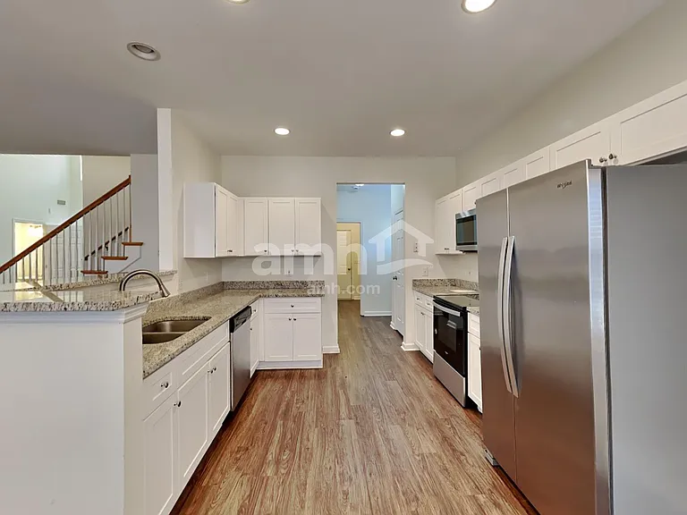 1502 Halifax Dr — Photo 4