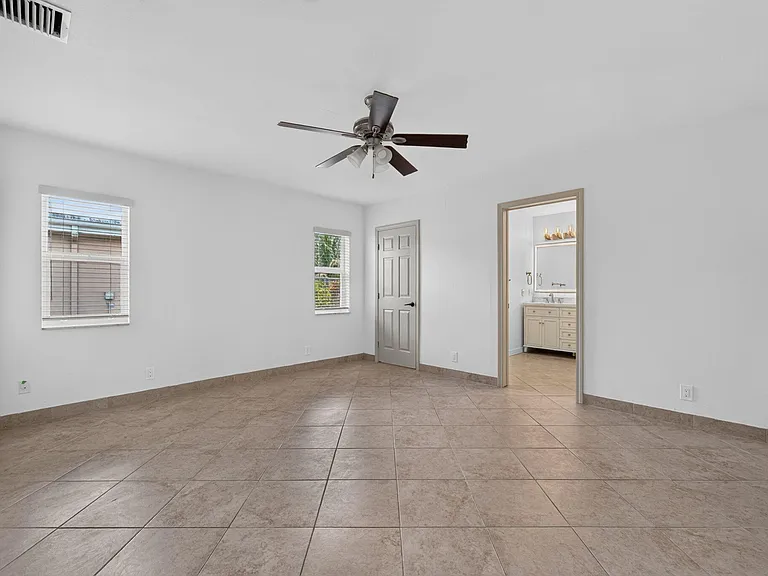 905 NW 133rd Ave — Photo 16