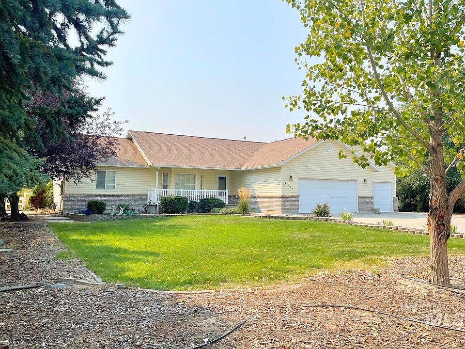 2nd image of 2331 Garey Ln