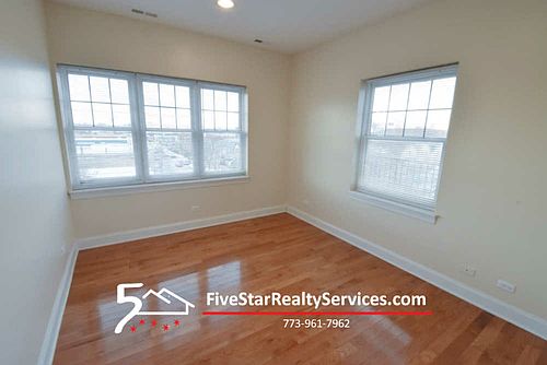 3rd image of 3705 N Kedzie Ave APT 404