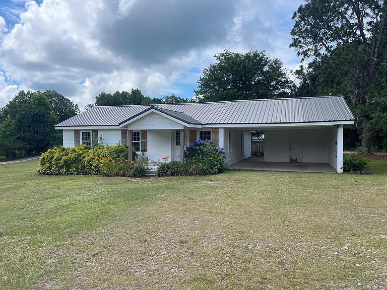 89 Bayview Dr — Photo 1