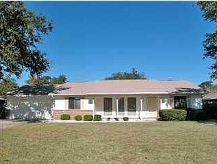 1st image of 2 Doral Dr