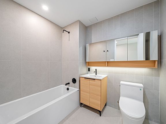 5th image of 931 Carroll St #201A