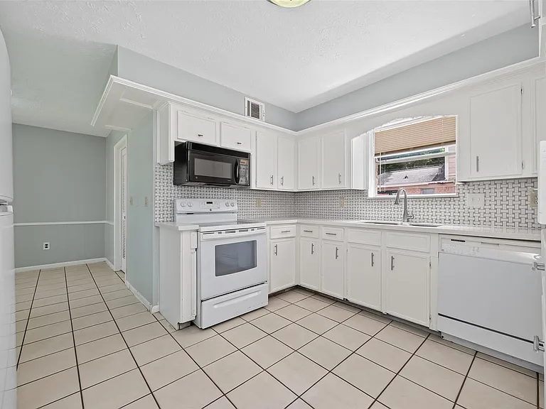 5703 Green Timbers Dr — Photo 11