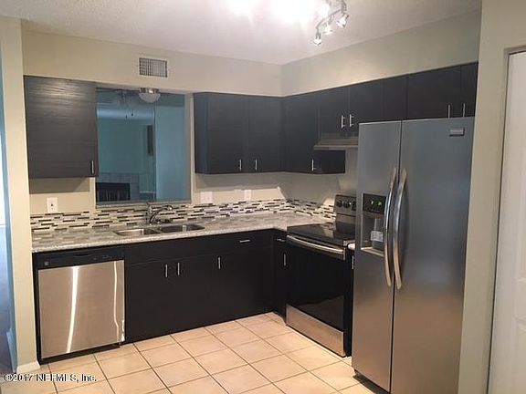3rd image of 3020 Cobblewood Ln E