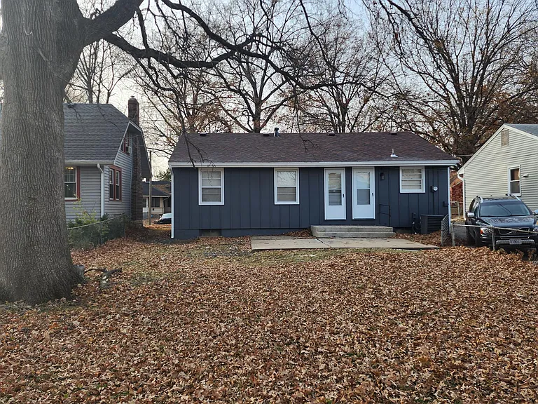 7331 Olive St — Photo 2