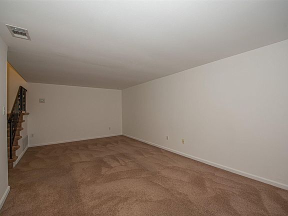 4th image of 98 Skyline Dr
