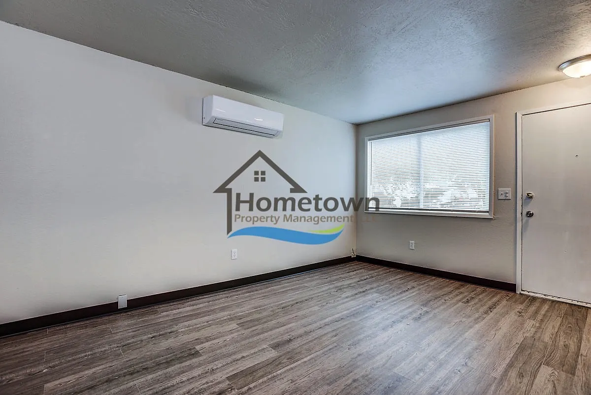 110 E Borah Ave — Photo 4