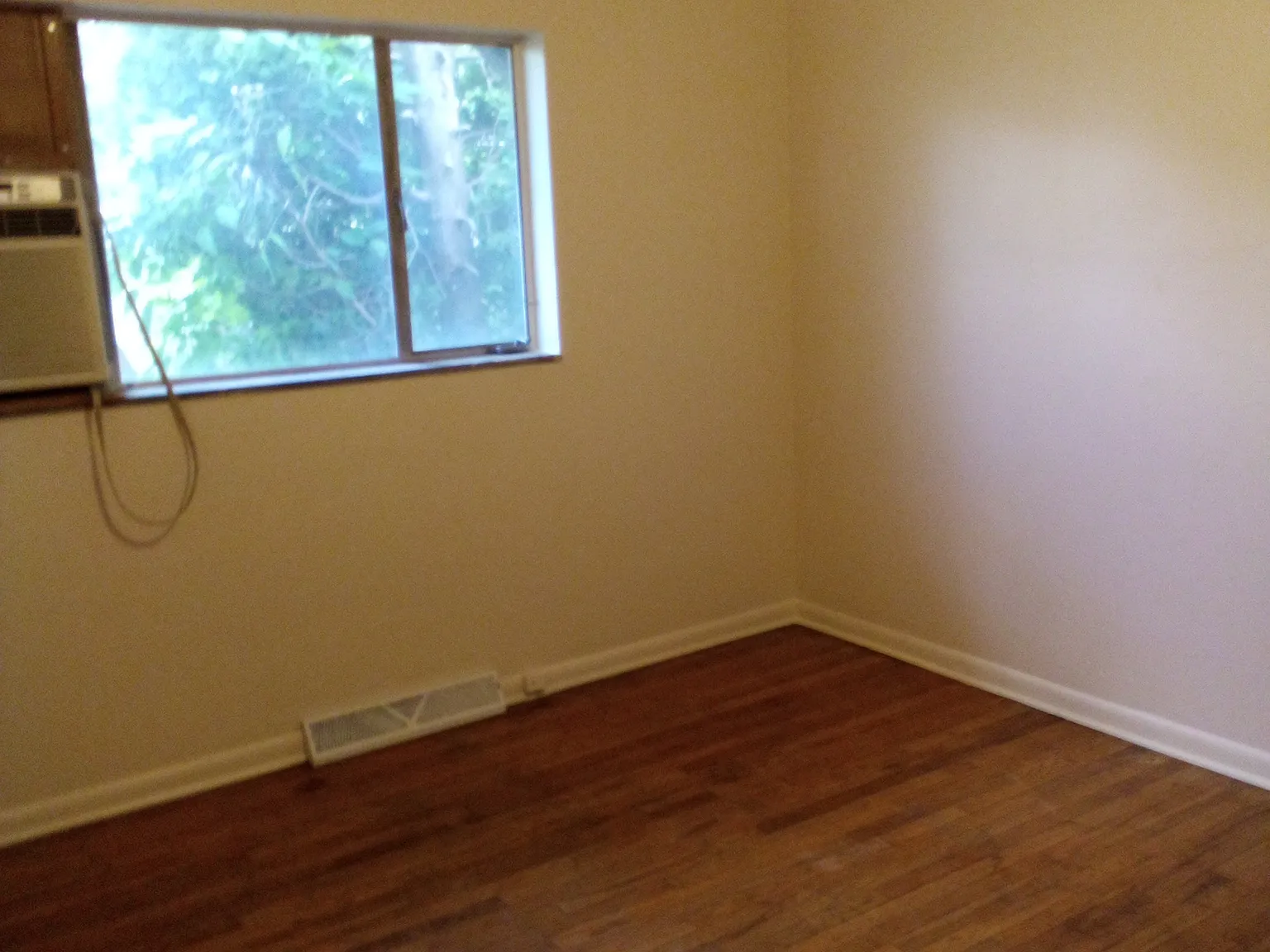 2 bed, 952 sqft, $1,200 — Photo 4