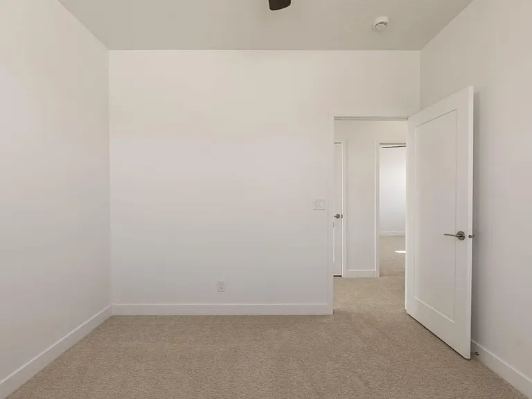 2433 Patricia Dr — Photo 27