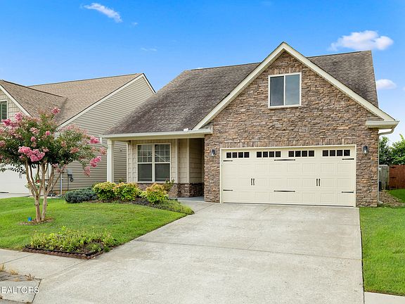 3rd image of 12036 Woodhollow Ln