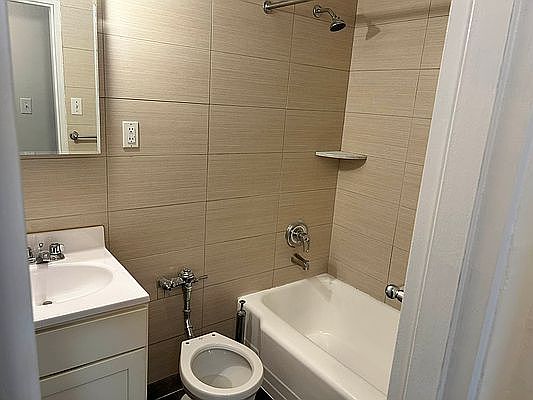 4th image of 8431 Van Wyck Expy APT 1B