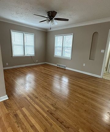 4th image of 3015 Reynolds St