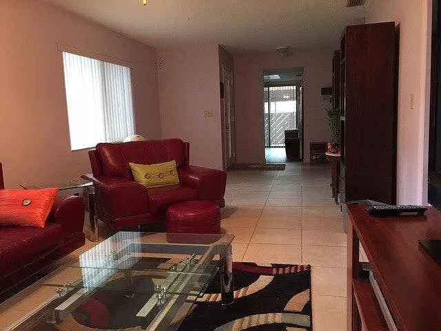 2 bed, 1060 sqft, $1,900 — Photo 3