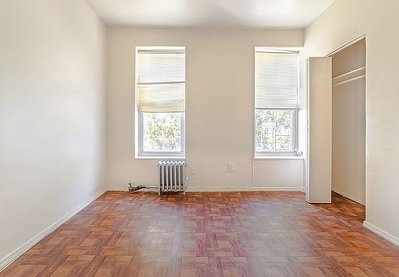 4th image of 1117 Putnam Ave APT 3R