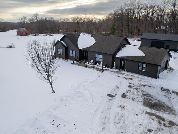 2nd image of 2325 N Huntington Rd