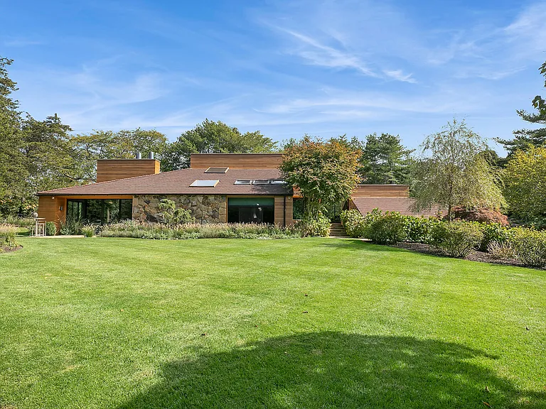77 Cross Hwy — Photo 1