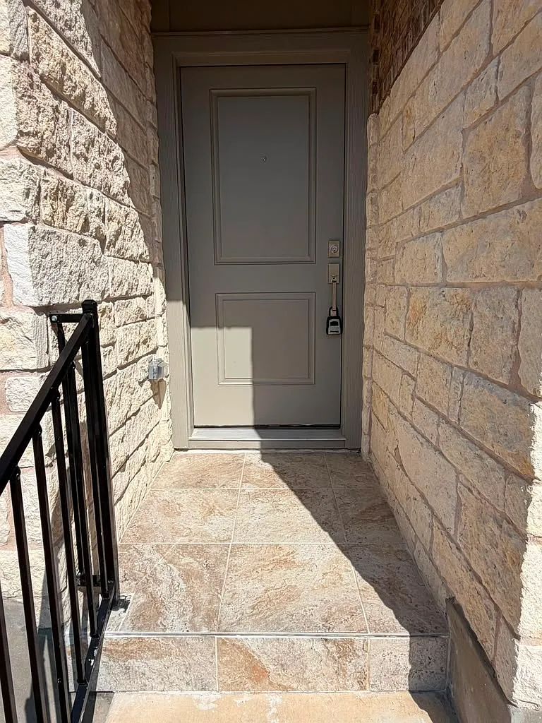 4 bed, 2211 sqft, $2,350 — Photo 3