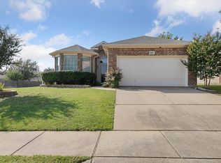 845 Poncho Ln, Fort Worth, TX 76115