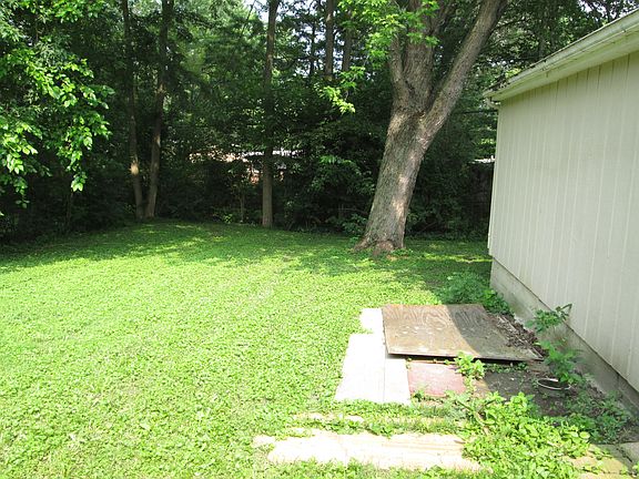 LARGE FENCED IN YARD